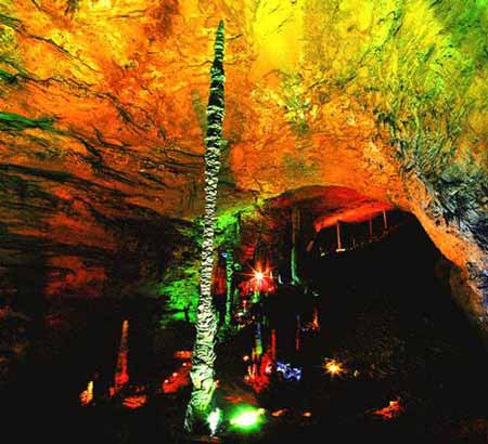 長沙出發(fā)到溶洞奇觀黃龍洞、天門山、玻璃棧道、鳳凰古城九景往返三日游